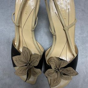KATE SPADE Italian LEATHER Flower Heels Size 9